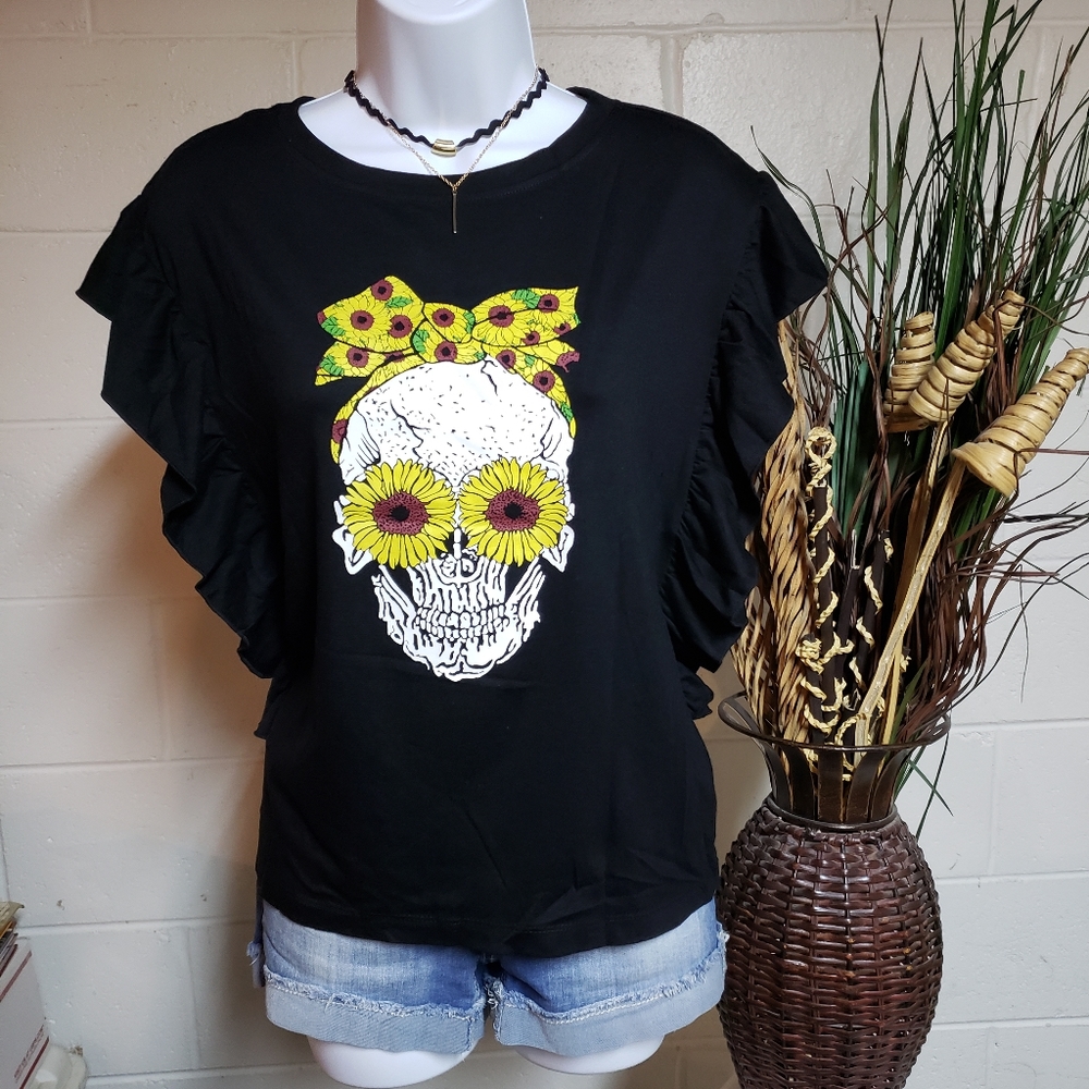 🥳Host Pick!🥳Housewife😄Skull Tee